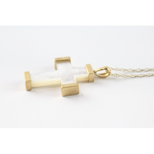 22 - 9ct gold Mother of Pearl set cross pedant necklace (4.3g)