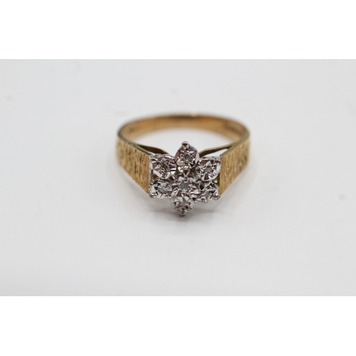 33 - 9ct gold vintage diamond cluster ring (3g) Size L