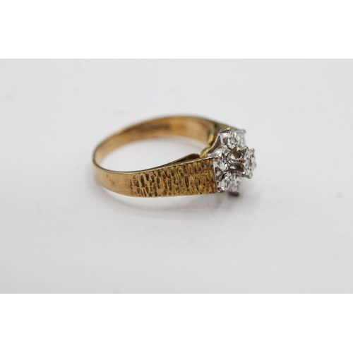 33 - 9ct gold vintage diamond cluster ring (3g) Size L