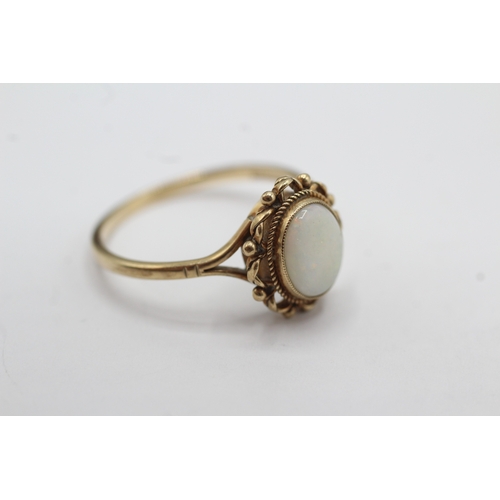 34 - 9ct gold opal cabochon ring (2.8g) Size U