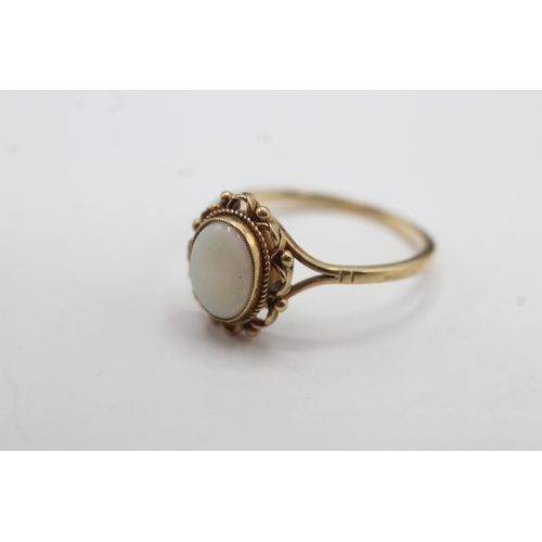 34 - 9ct gold opal cabochon ring (2.8g) Size U