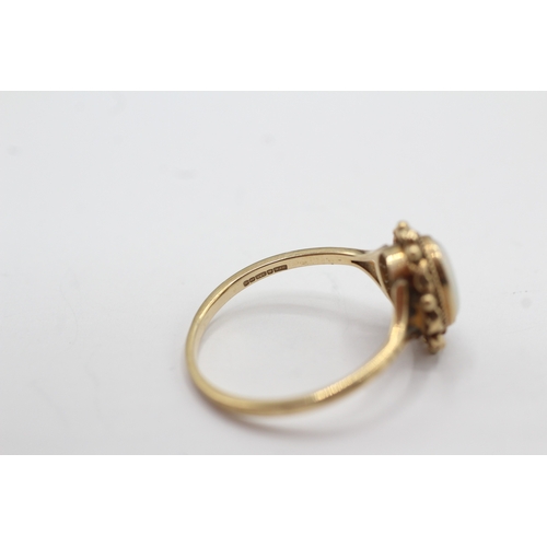 34 - 9ct gold opal cabochon ring (2.8g) Size U