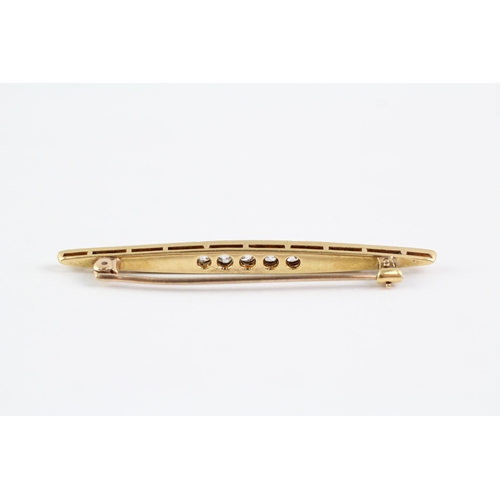 40 - 15ct gold and platinum old mine cut diamond bar brooch (4.7g)