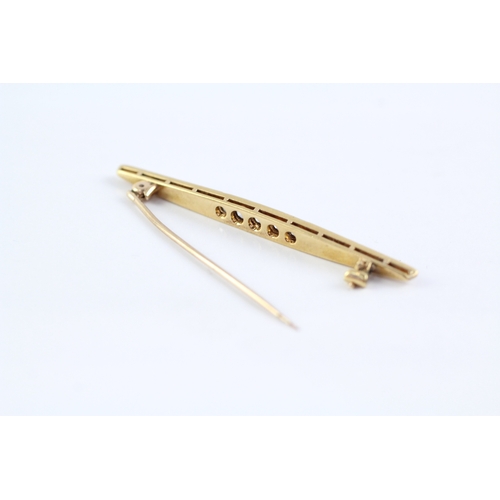 40 - 15ct gold and platinum old mine cut diamond bar brooch (4.7g)