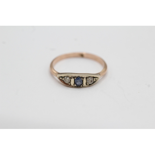 42 - 9ct gold sapphire & diamond trilogy ring (1.1g) Size I