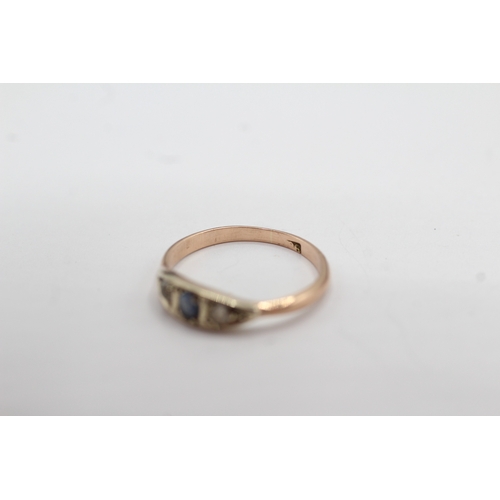 42 - 9ct gold sapphire & diamond trilogy ring (1.1g) Size I