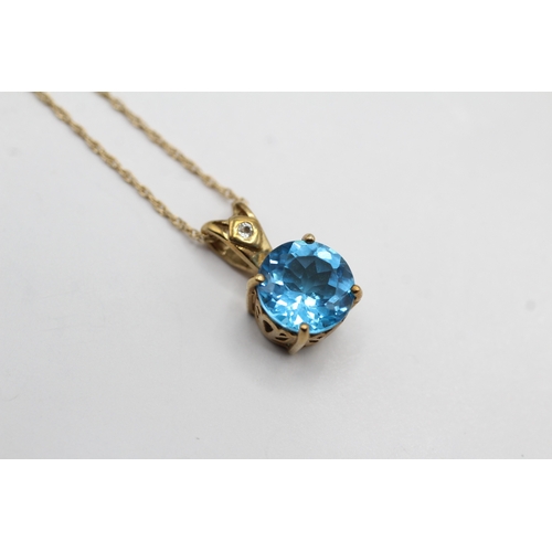 5 - 9ct gold blue topaz pendant necklace (3.2g)