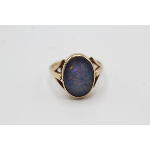 54 - 9ct gold opal triplet dress ring (3.1g) Size K
