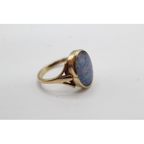 54 - 9ct gold opal triplet dress ring (3.1g) Size K