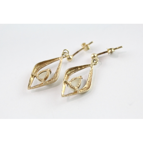 55 - 9ct gold opal drop earrings (1.4g)