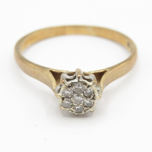 316 - 9ct gold diamond cluster ring (2g) Size R