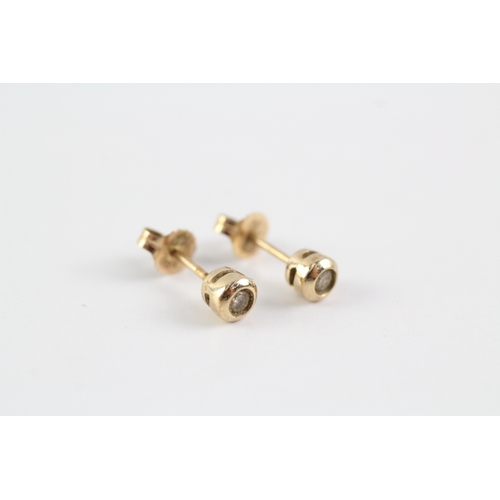 277 - 9ct gold diamond stud earrings (1.1g)
