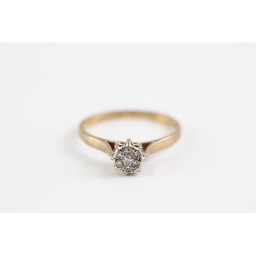 316 - 9ct gold diamond cluster ring (2g) Size R