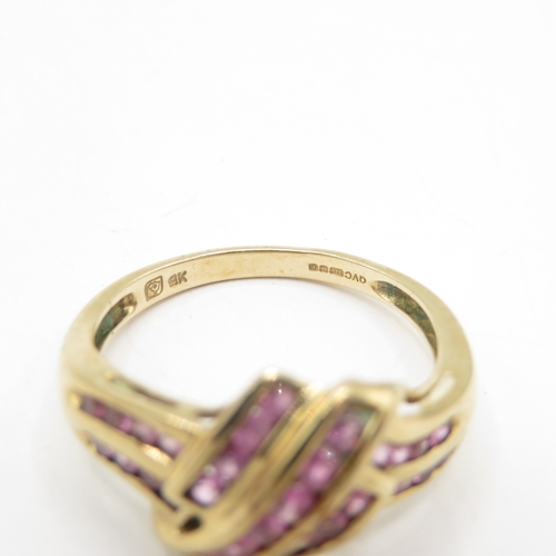 141 - 9ct gold pink sapphire dress ring (2.9g) Size O
