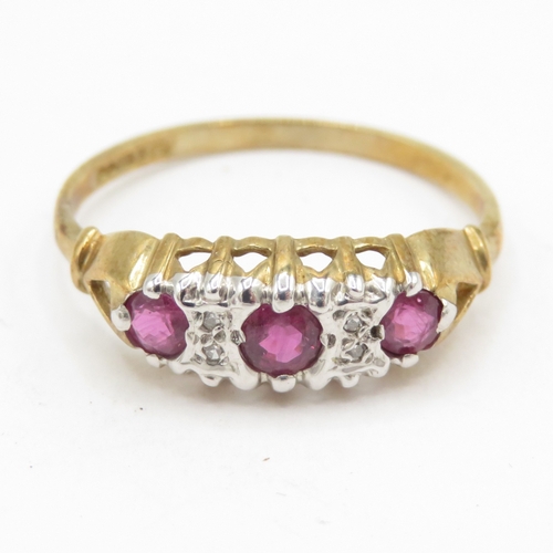 232 - 9ct gold ruby and diamond ring (1.7g) Size R 1/2