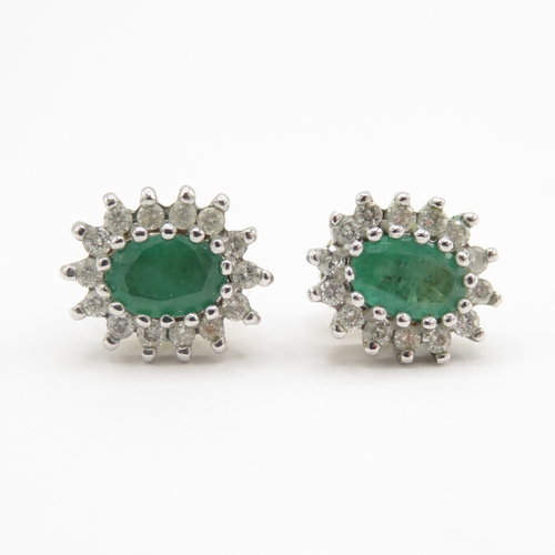 7 - 9ct gold emerald & diamond cluster stud earring (2.1g)
