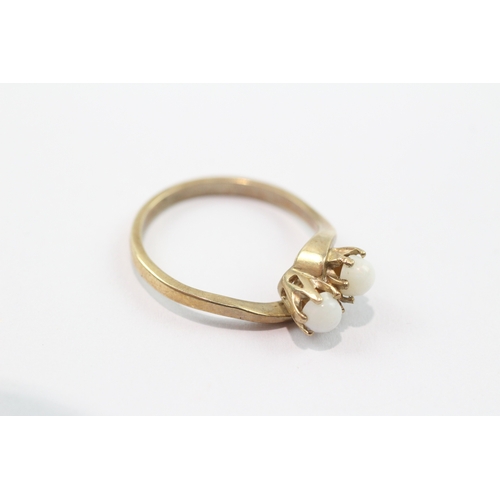 215 - 9ct gold vintage opal set toi-et-moi ring (2.4g) Size O 1/2