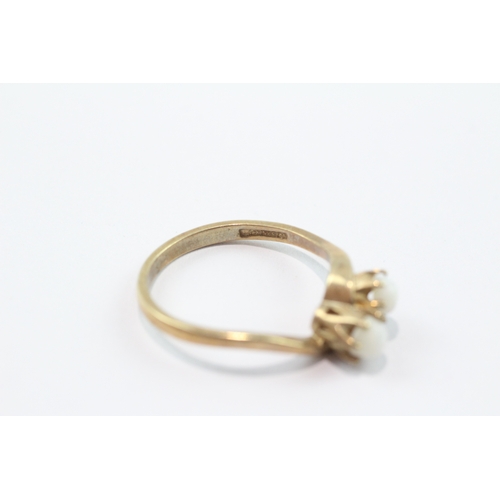 215 - 9ct gold vintage opal set toi-et-moi ring (2.4g) Size O 1/2