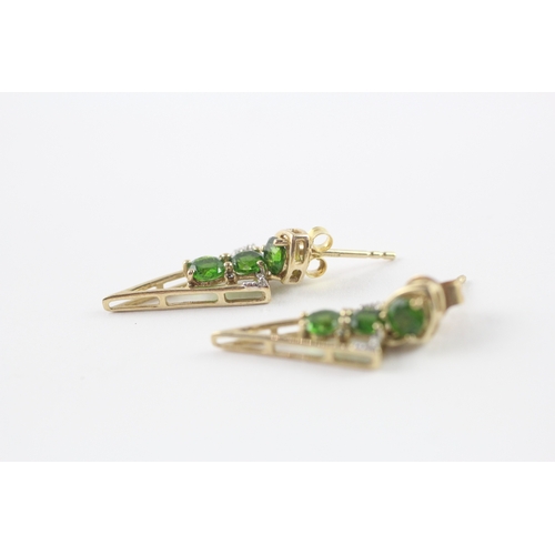 236 - 9ct gold diopside drop earrings (2.6g)