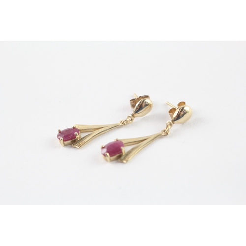 242 - 2x 9ct gold ruby drop earrings and pendant set (2.1g)