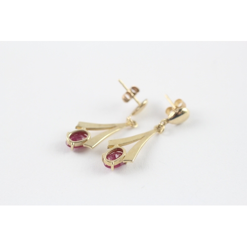 242 - 2x 9ct gold ruby drop earrings and pendant set (2.1g)