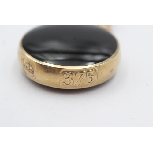 13 - 9ct gold David Scott Walker pendant with onyx and goldstone (22.3g)
