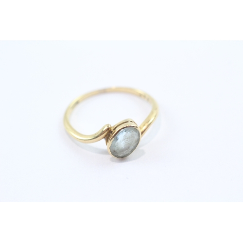 42 - 18ct gold oval cut aquamarine set bypass ring (1.9g) Size M