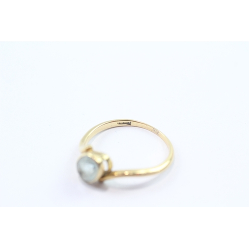 42 - 18ct gold oval cut aquamarine set bypass ring (1.9g) Size M