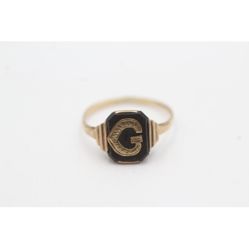 16 - 9ct gold black onyx initial 'G' signet ring (2g) Size Q