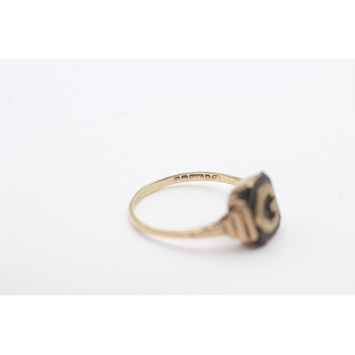16 - 9ct gold black onyx initial 'G' signet ring (2g) Size Q