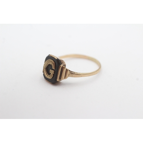 16 - 9ct gold black onyx initial 'G' signet ring (2g) Size Q