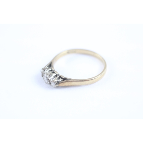 32 - 9ct gold diamond trilogy ring (1.4g) Size K 1/2
