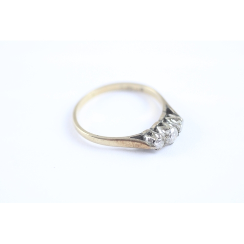 32 - 9ct gold diamond trilogy ring (1.4g) Size K 1/2