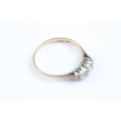 32 - 9ct gold diamond trilogy ring (1.4g) Size K 1/2