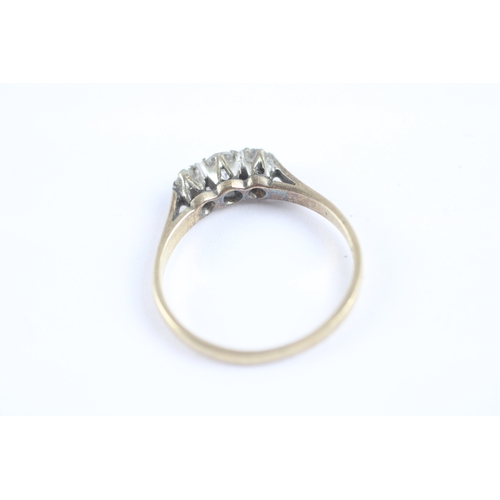 32 - 9ct gold diamond trilogy ring (1.4g) Size K 1/2