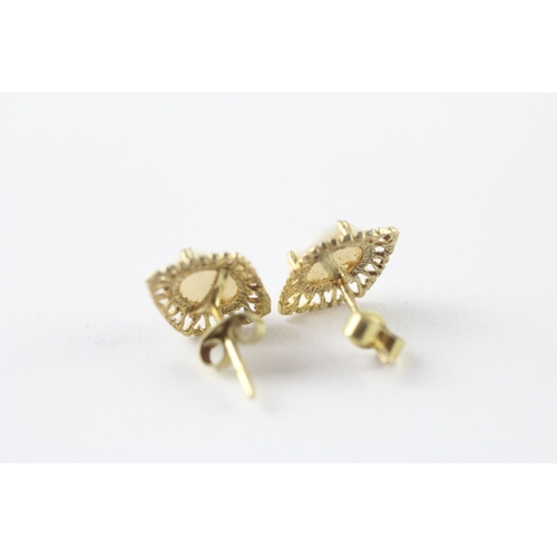 34 - 9ct gold opal stud earrings (1.4g)