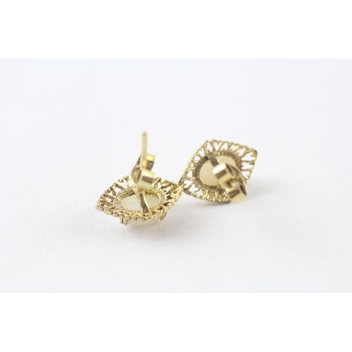 34 - 9ct gold opal stud earrings (1.4g)