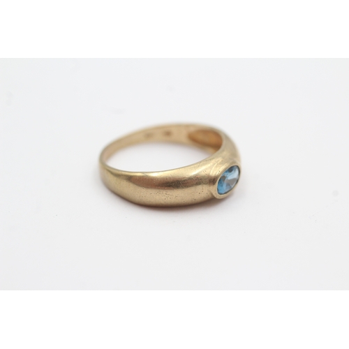 54 - 9ct gold blue topaz ring (2.8g) Size P 1/2