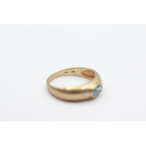 54 - 9ct gold blue topaz ring (2.8g) Size P 1/2