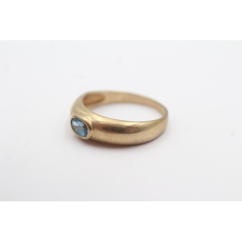 54 - 9ct gold blue topaz ring (2.8g) Size P 1/2