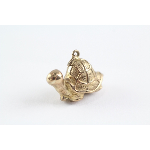 58 - 9ct gold tortoise charm (1.4g)