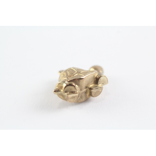 58 - 9ct gold tortoise charm (1.4g)