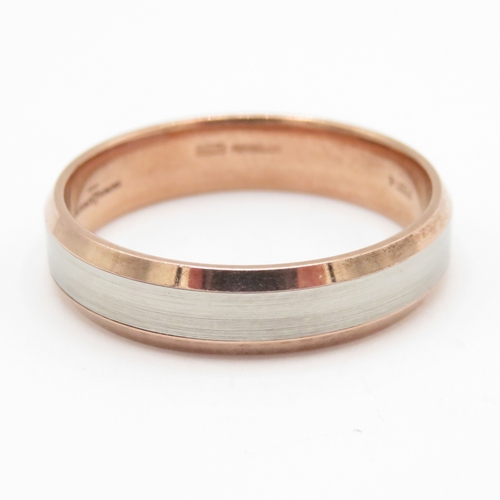 9ct two tone gold ring  (4.1g) Size T