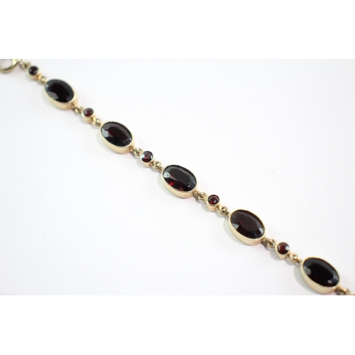 36 - 9ct gold garnet link bracelet (7.5g)