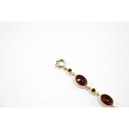 36 - 9ct gold garnet link bracelet (7.5g)