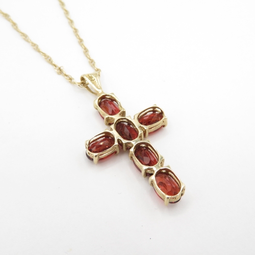 21 - 9ct gold garnet cross pendant necklace (2.5g)