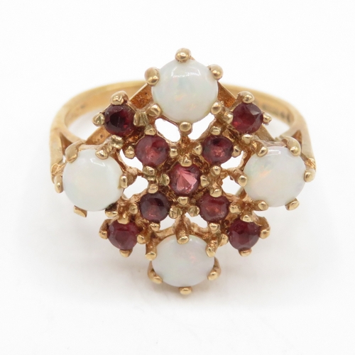 218 - 9ct gold opal garnet cocktail ring (3.4g) Size L