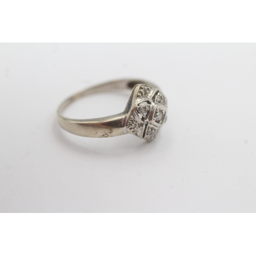 15 - 9ct white gold diamond dress ring (2.3g) Size P