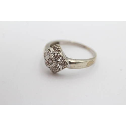 15 - 9ct white gold diamond dress ring (2.3g) Size P