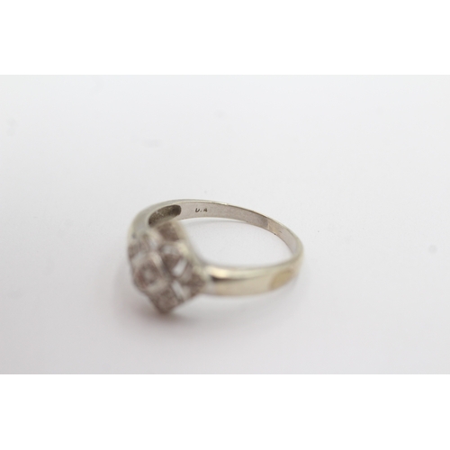 15 - 9ct white gold diamond dress ring (2.3g) Size P